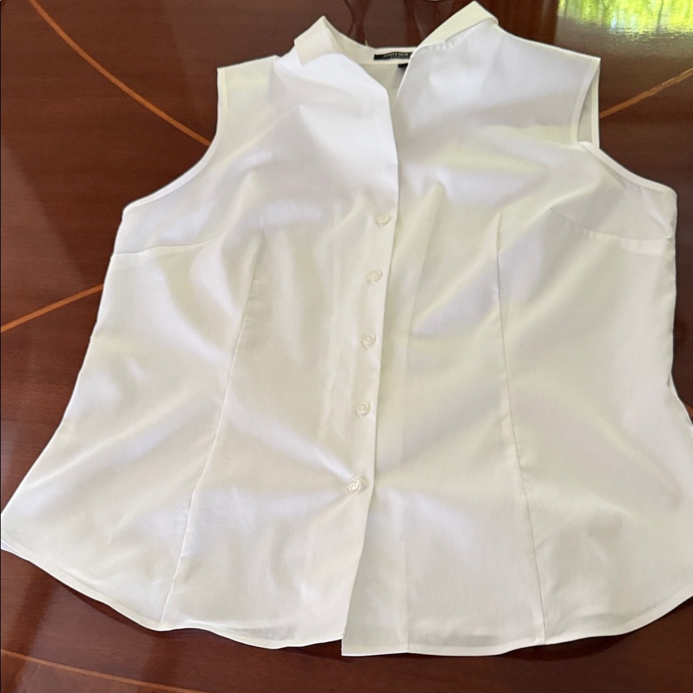 Jones New York sleeveless blouse